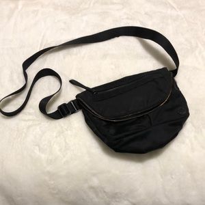 Lululemon black cross body purse, hardly worn, 100% nylon